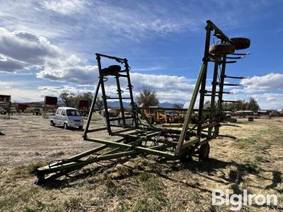 John Deere E1600 Chisel Plow