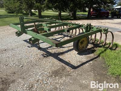 John Deere E1600 3-Pt 10' Spring-Tine Stick/Root Chisel Plow