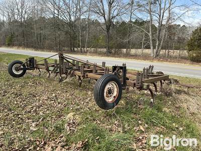 John Deere Chisel Plow 3-Pt