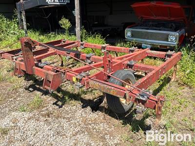 Kewanee 180 Chisel Plow