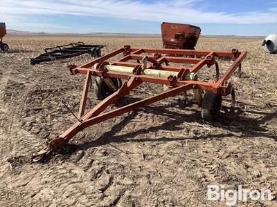 Krause 1071 12' Chisel Plow