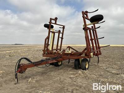 Krause 2330 Chisel Plow