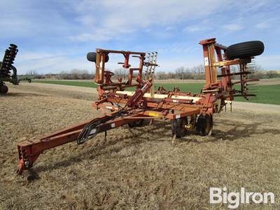 Krause 22' Chisel w/3 Bar Harrow