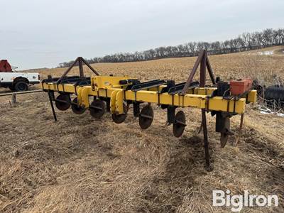 Landoll 7 Shank Chisel Plow