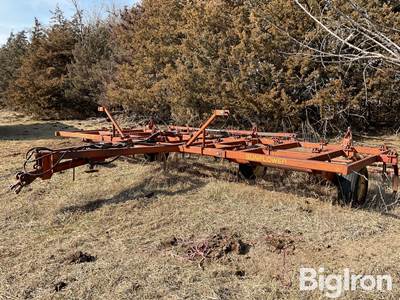Sunflower FC-24 Chisel Plow w/Harrow