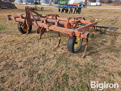 Sunflower 12-Shank Chisel Plow