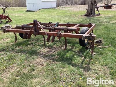 11' 9" 3-Pt Chisel Plow