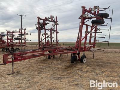 Wil-Rich 4400 Chisel Plow