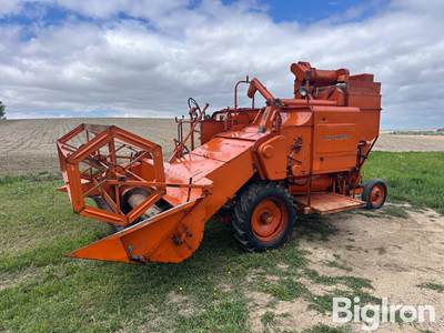 Allis-Chalmers 100 Self-Propelled Combine