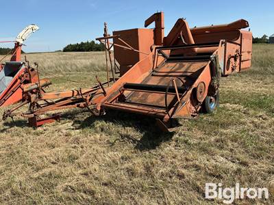 Allis-Chalmers 60 Pull-Type Combine