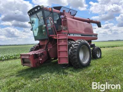 Case 1660 Axial-Flow 2WD Combine