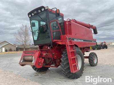 1990 Case IH 1640 2WD Combine