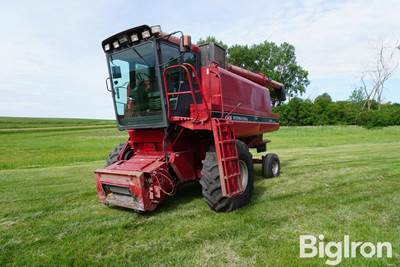 Case IH 1640 Combine