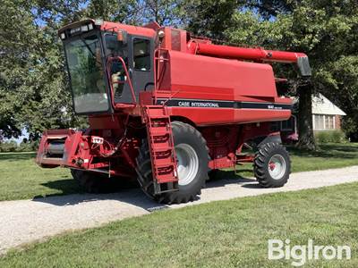 1992 Case IH 1640 2WD Combine