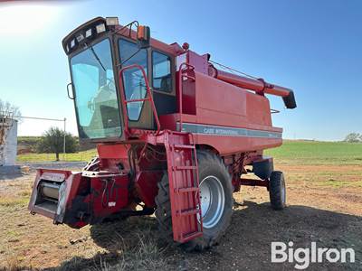 Case IH 1660 Axial-Flow Combine
