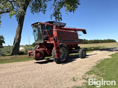 1988 Case IH 1660 Axial-Flow Rotary Combine