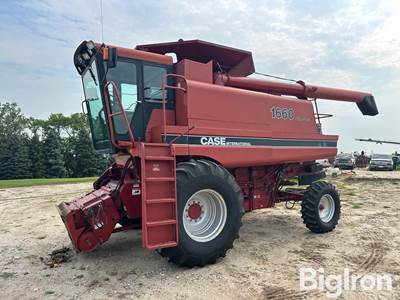 Case IH 1660 Axial-Flow 2WD Combine