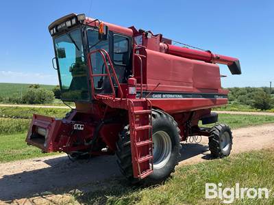 Case IH 1666 Axial Flow 2WD Combine