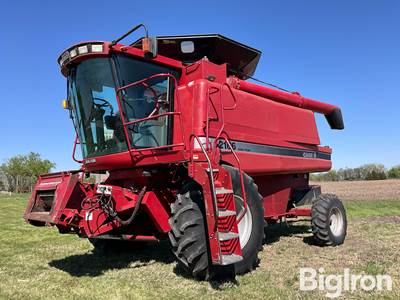 1997 Case IH 2166 2WD Combine