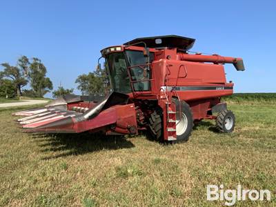 1996 Case IH 2166 2WD Combine w/1063 6R30 Corn Head