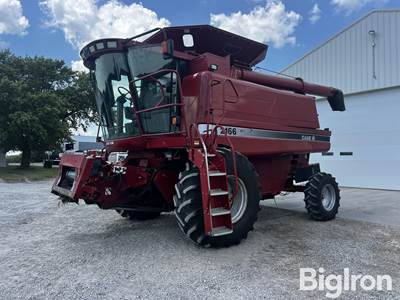 Case IH 2166 Axial-Flow 2WD Combine