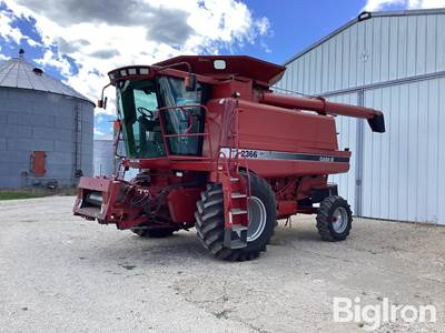 1999 Case IH 2366 Combine