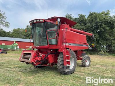 Case IH 2366 2WD Combine