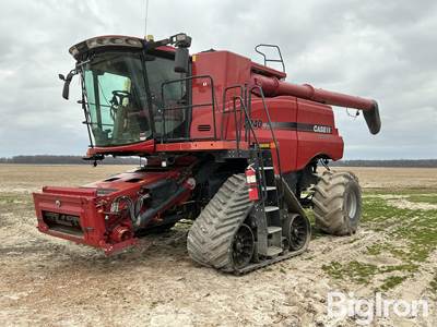 Case IH 8240 Combine 4WD