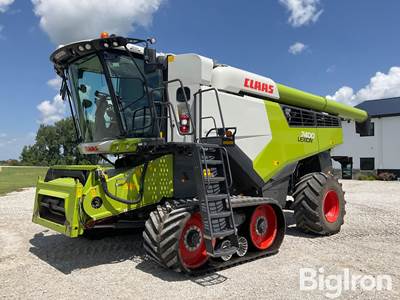 2021 CLAAS Lexion 7400 4WD Tracked Combine