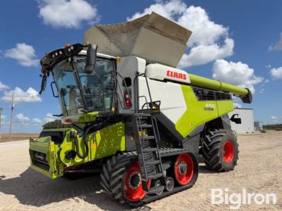 2023 Claas Lexion 8700TT Combine