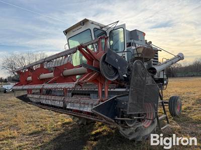 1978 Gleaner F Corn-Soybean Special Combine w/Head