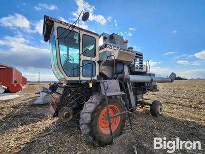 1982 Gleaner F2 2WD Combine