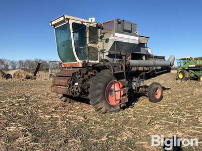 1975 Gleaner "L" 2WD Combine