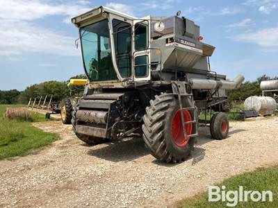 1975 Gleaner "L" 2WD Combine