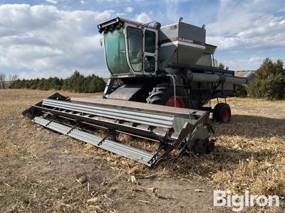 1981 Gleaner L2 Corn Plus Combine w/Head