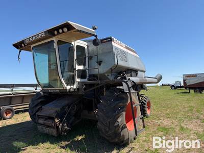 Gleaner N6 Combine