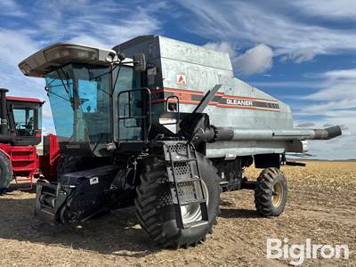 Gleaner R52 Combine