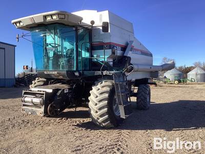 1999 Gleaner R62 Combine