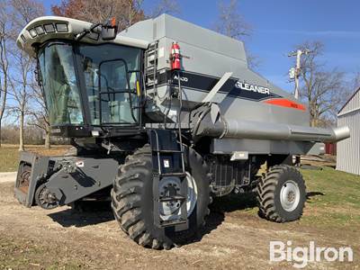 2007 Gleaner R65 4WD Combine