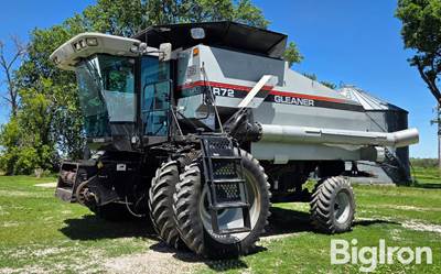 1998 Gleaner R72 Combine