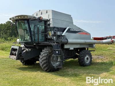 2007 Gleaner R75 4WD Combine