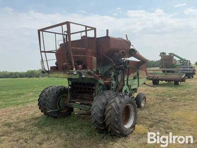 1962 John Deere 105 Combine w/22' header