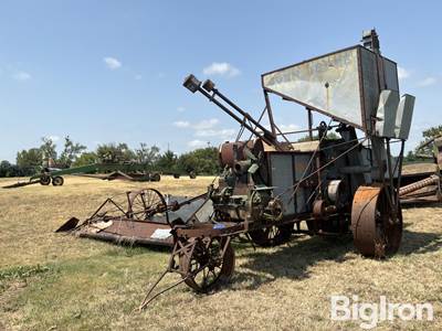 John Deere 3 Pull-Type Combine