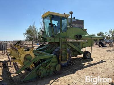 1977 John Deere 4400 Combine