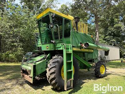 1977 John Deere 6600 4WD Combine