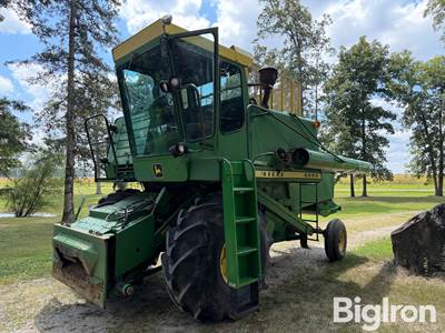 1977 John Deere 6600 2WD Combine