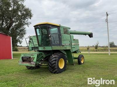 1982 John Deere 6620 2WD Combine