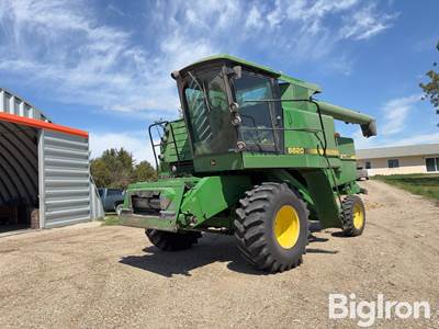 John Deere 6620 Titan II Combine