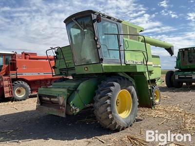 1980 John Deere 7720 Combine