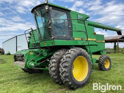 1987 John Deere 8820 Combine
